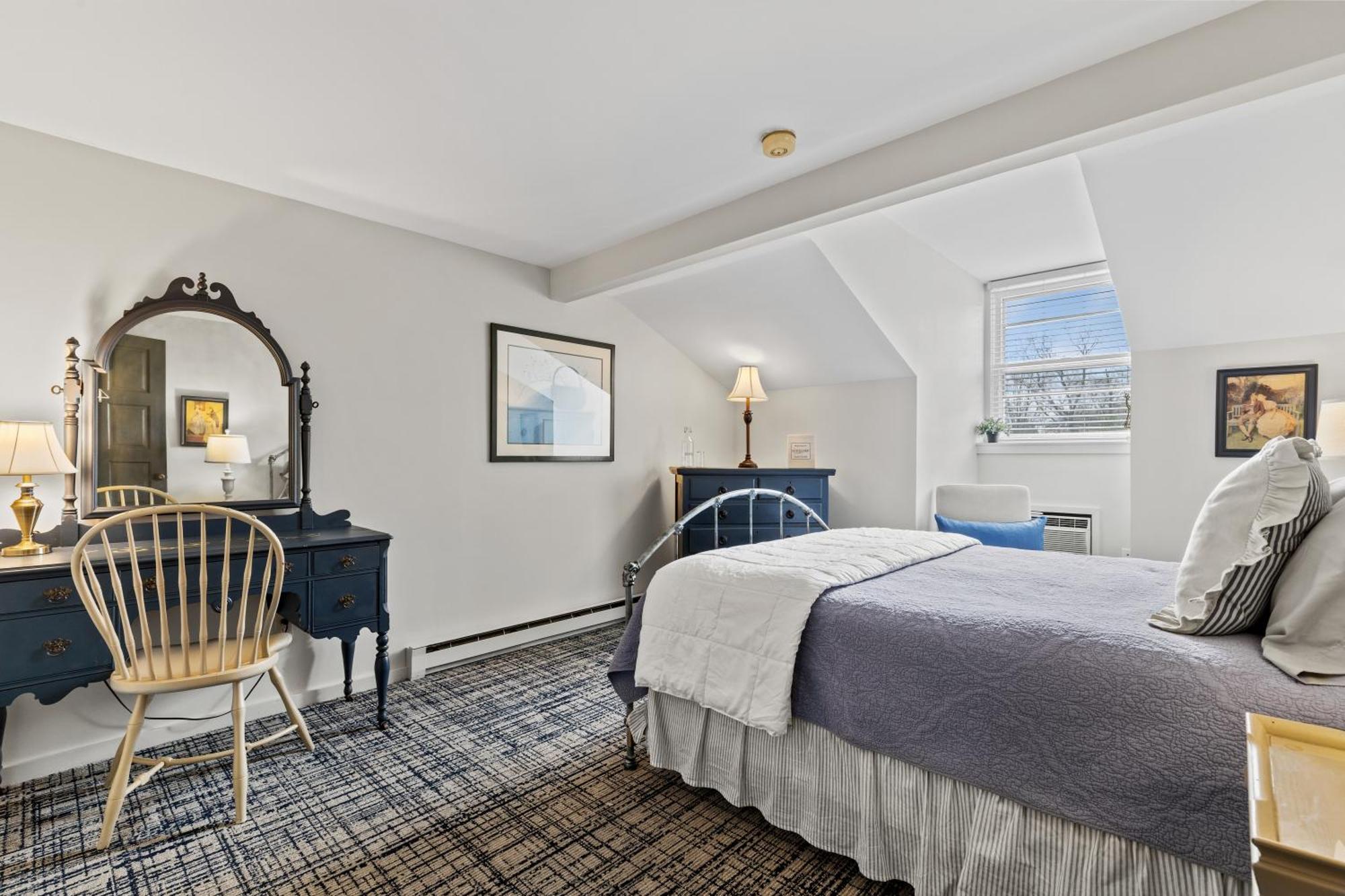 The Captain Stannard Westbrook Room photo